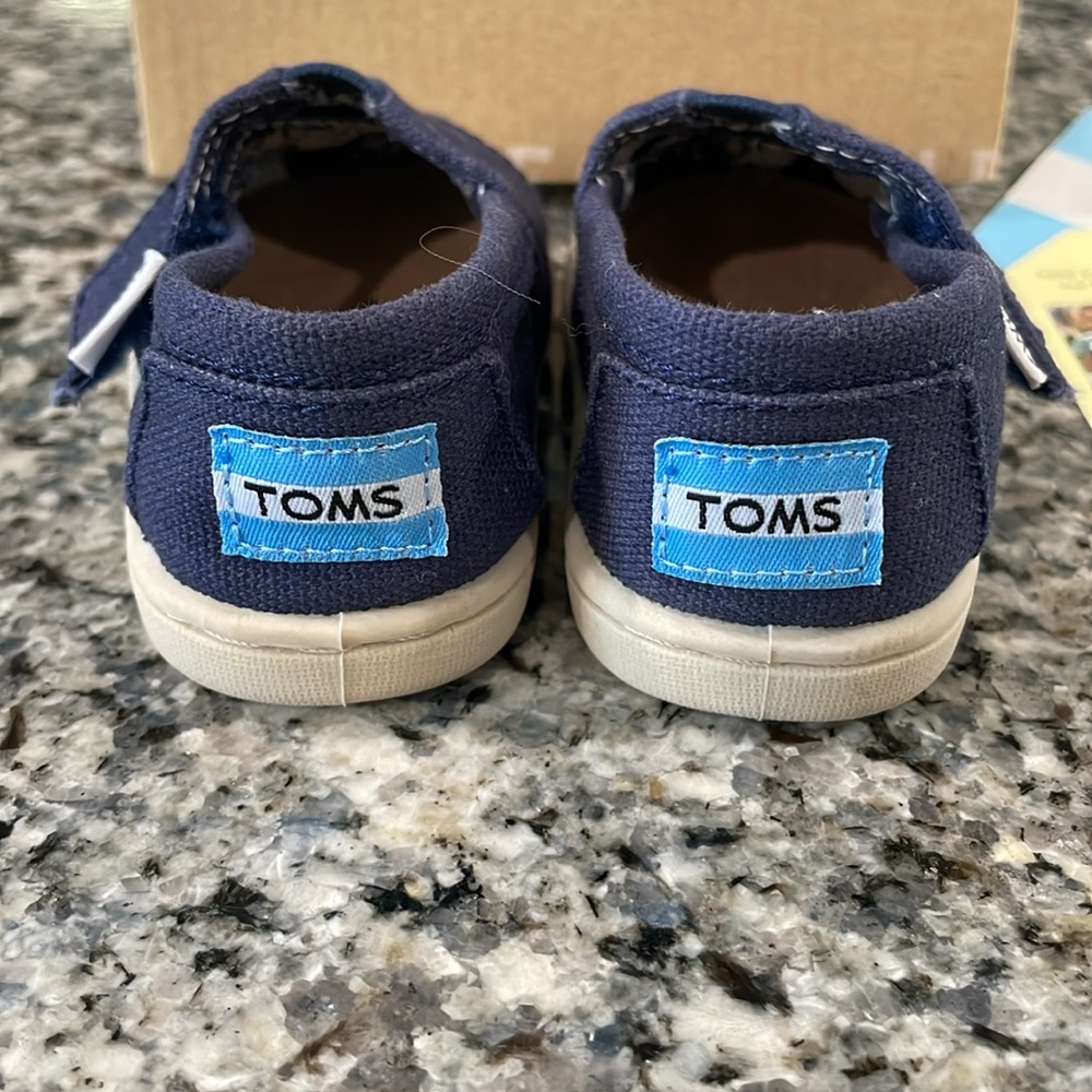 Toms Tiny Classic Canvas Shoes - Picture 4 of 5